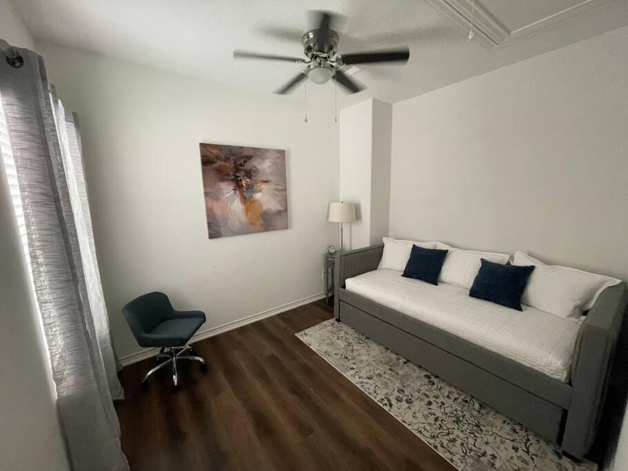 Вилла Chic Urban Living Minutes From I-45 And I-610 #A Хьюстон Экстерьер фото